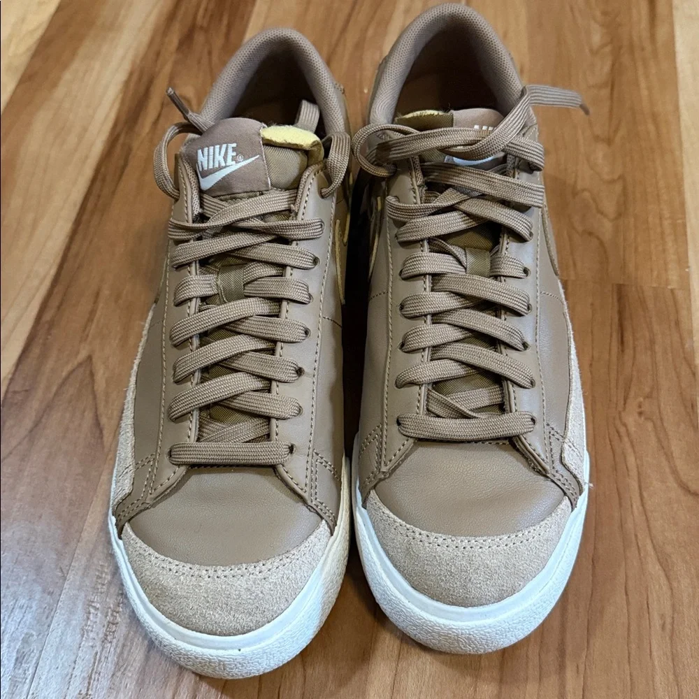 Like NEW NIKE platform sneakers